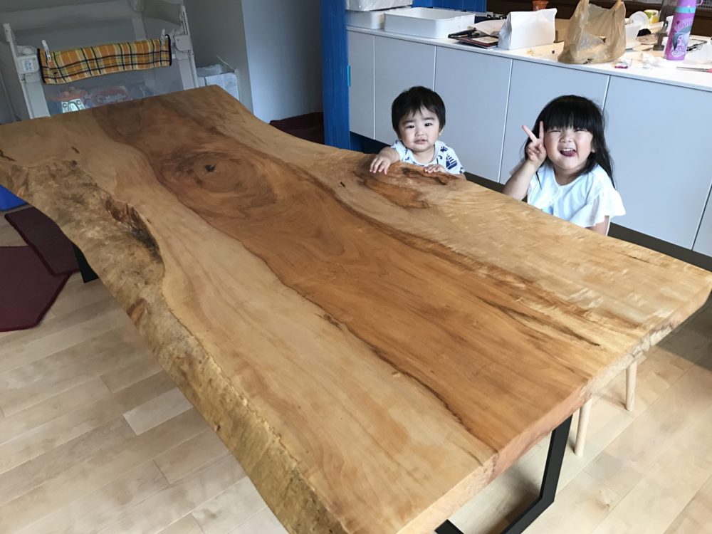 飛騨高山にある一枚板・無垢の家具を制作販売 お客様と一緒に“考える・つくる・なおす”『飛騨コレクション くらしの制作所』一枚板とベンチ