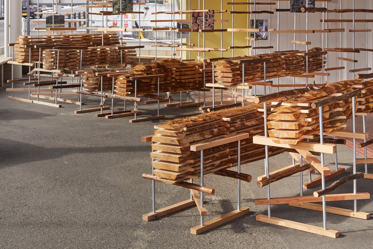 ヒダコレ家具ショップ『丸太から家具を考えるプロジェクト』の写真